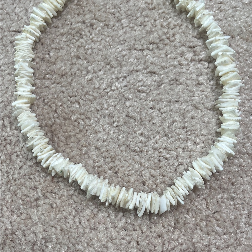 Cream Shell Necklace - Picture 3 of 3